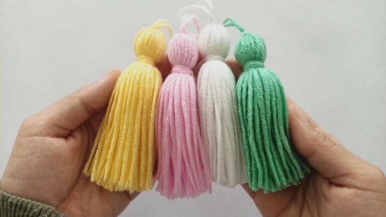Questo semplice gesto trasforma il tuo tessuto in splendidi pompon… scoprilo subito!
