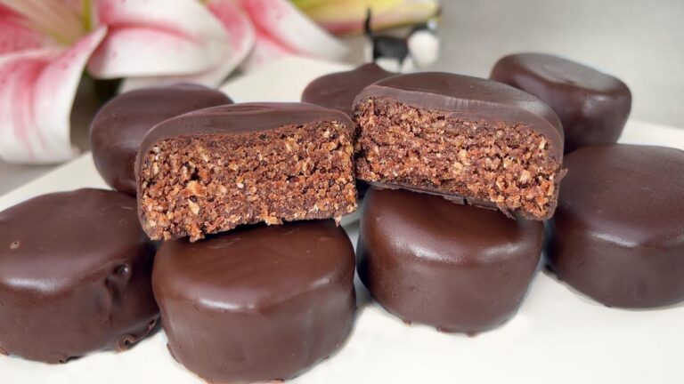 Questo semplice gesto trasforma la frutta secca in un dolce vegano in 5 minuti…