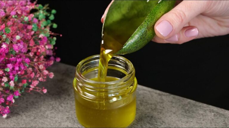 Questo semplice gesto con l’olio di avocado fa sparire le rughe in soli 15 minuti…