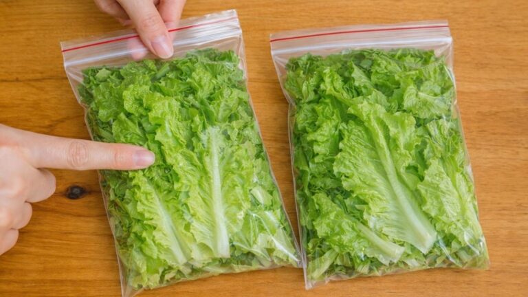 Questo semplice gesto fa rimanere la lattuga fresca e croccante per settimane…