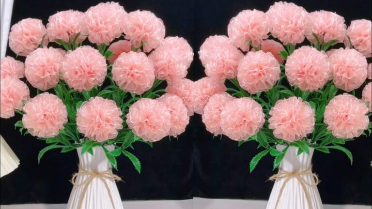Questo semplice gesto trasforma nastri in fiori morbidi… scopri come realizzarli!