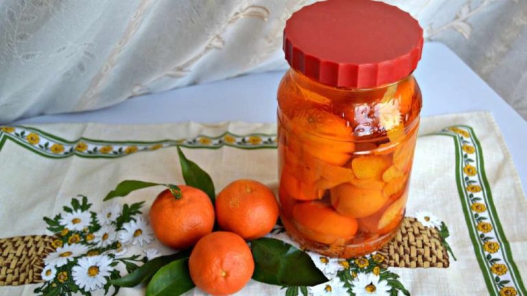 Peelings di mandarino: metti tutto in un barattolo con aceto e risparmia