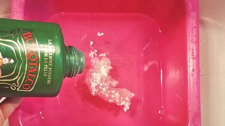 Bagno con polvere per bambini in acqua tiepida: risparmia tempo nelle pulizie